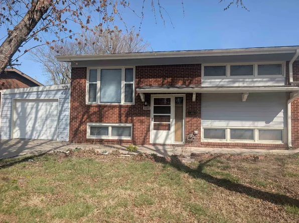 2204 S Bennett St, Wichita, KS 67213