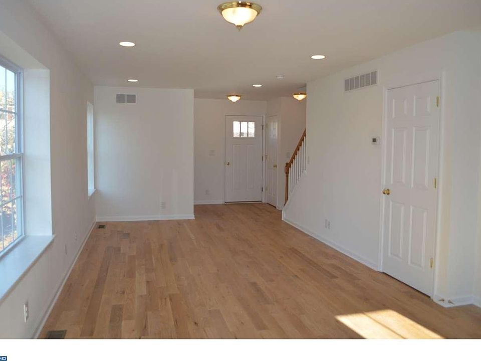 2nd image of 402B Acorn St