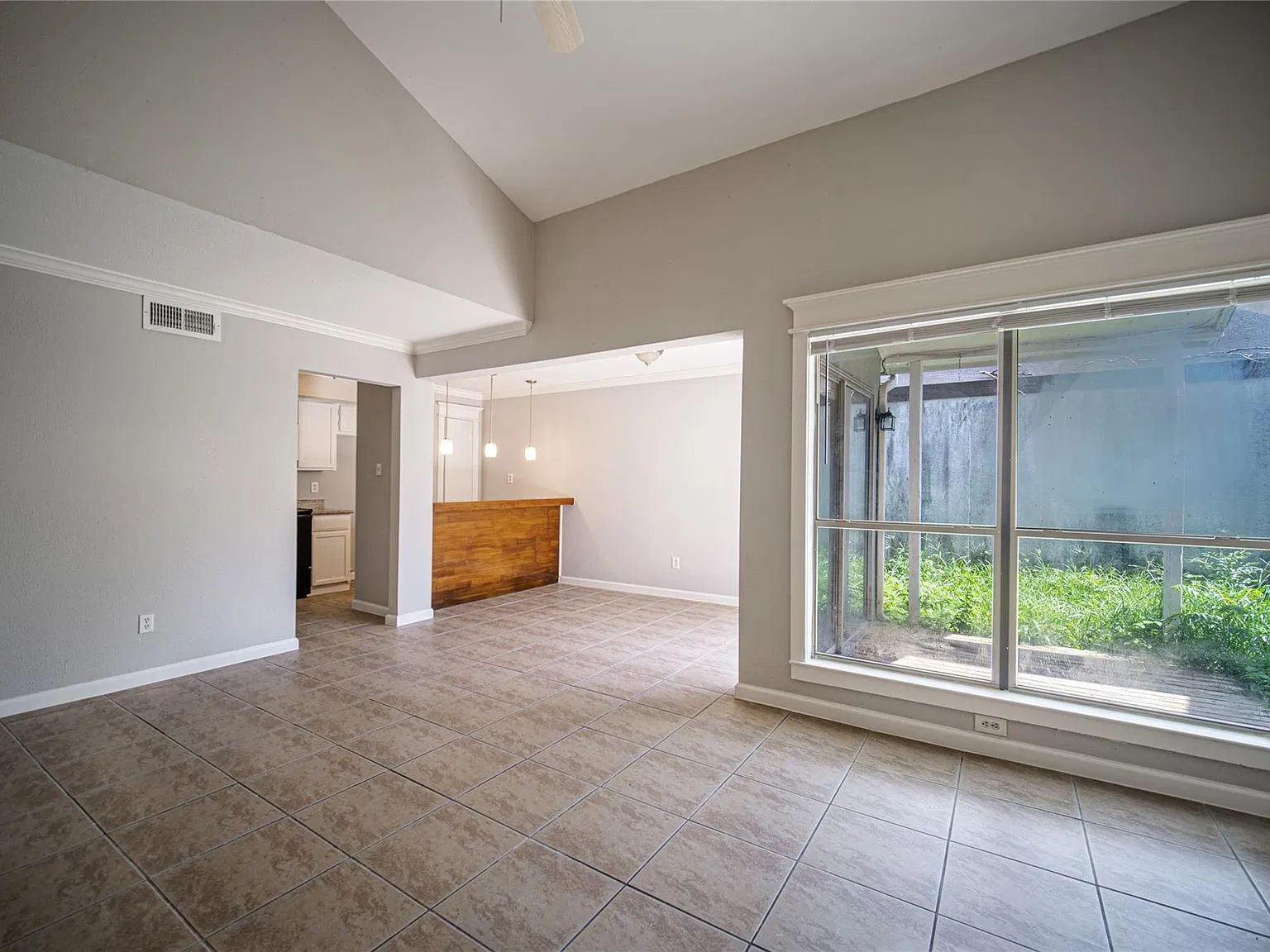 2 bed, 2.5 bath, 1412 sqft, $1,700 — Photo 2