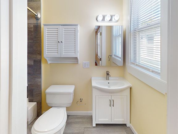 5th image of 237 Belmont St #3