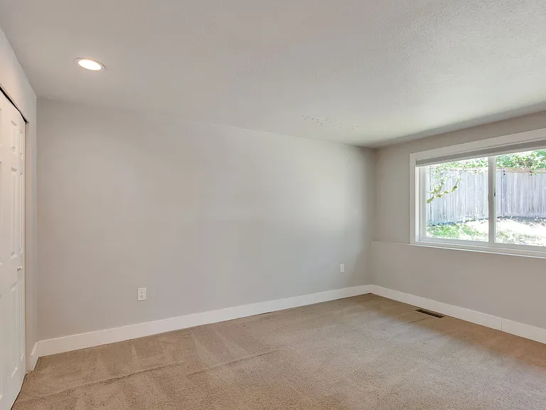 22826 NE 21st Pl — Photo 12