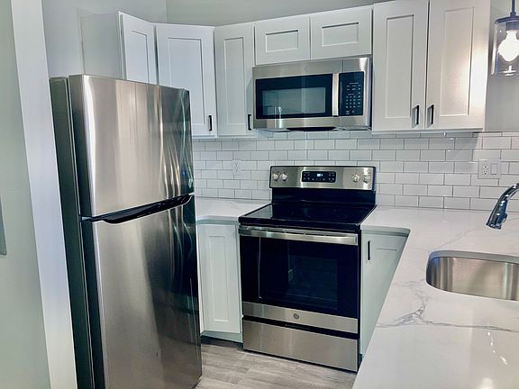 4th image of 5813 Cedar Ave #3
