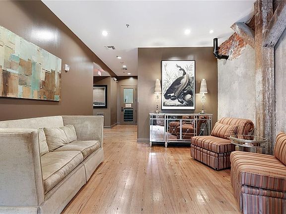 2nd image of 711 Tchoupitoulas St APT 206