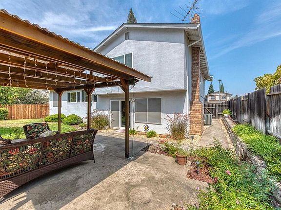 3rd image of 8264 Twin Oaks Ave
