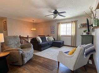 1140 N 3rd St, Manchester, IA 52057