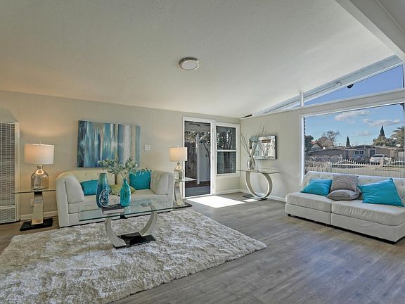 3rd image of 1898 Seaview Dr