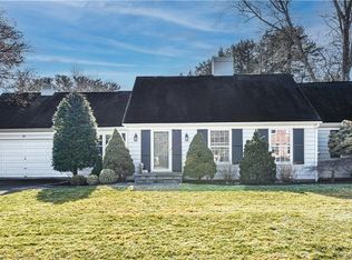 15 Pearsall Way, Bridgeport, CT 06605