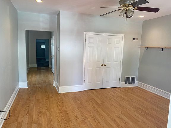 Entrance - Living room with closet.