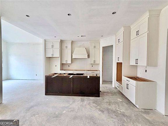 4th image of 176 Cherokee Dr S