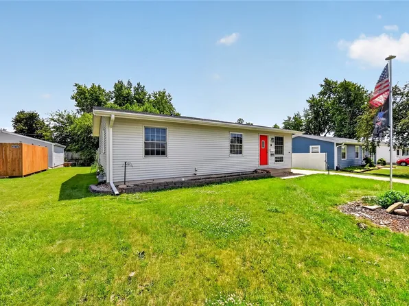 2447 Lauren Dr SW, Cedar Rapids, IA 52404