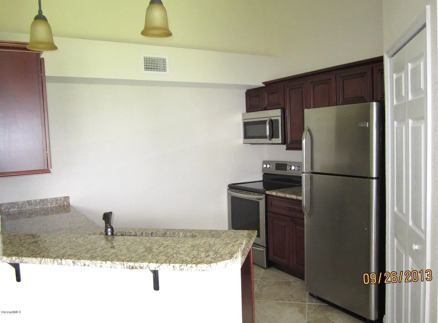 2 bed, 2.0 bath, 1002 sqft, $1,750 — Photo 3