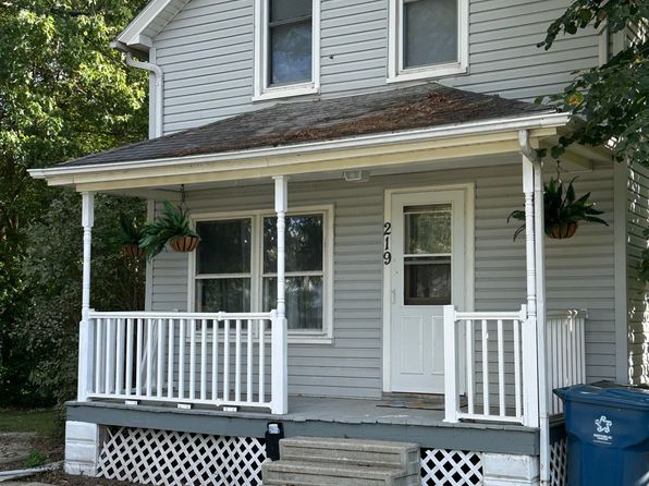 219 E Waupansie St
