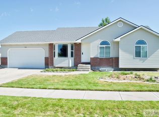 565 Holladay Cir, Ammon, ID 83406