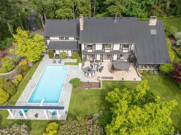 6434 Woodgrove Way, North Cowichan, BC V9L 5R4