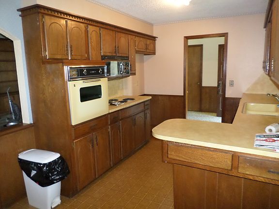 5th image of 96 Oakwood Dr