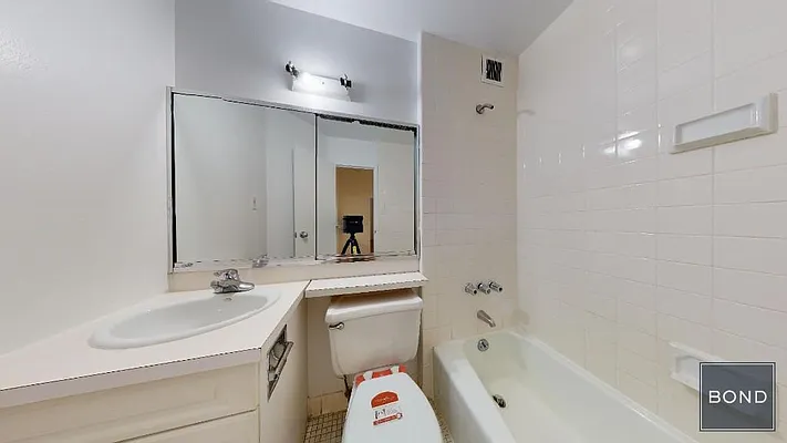 Rented by Bond New York | media 52