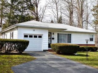 4 Fiora Dr, East Rochester, NY 14445