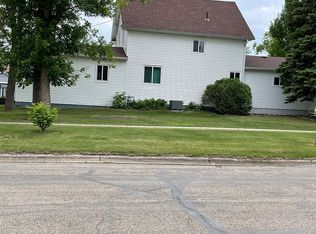 790 2nd St NW, Hillsboro, ND 58045