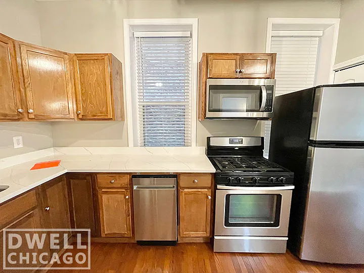 1152 W 17th St #2F — Photo 2