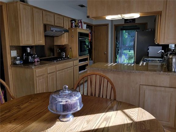 3rd image of 1010 Glenda St
