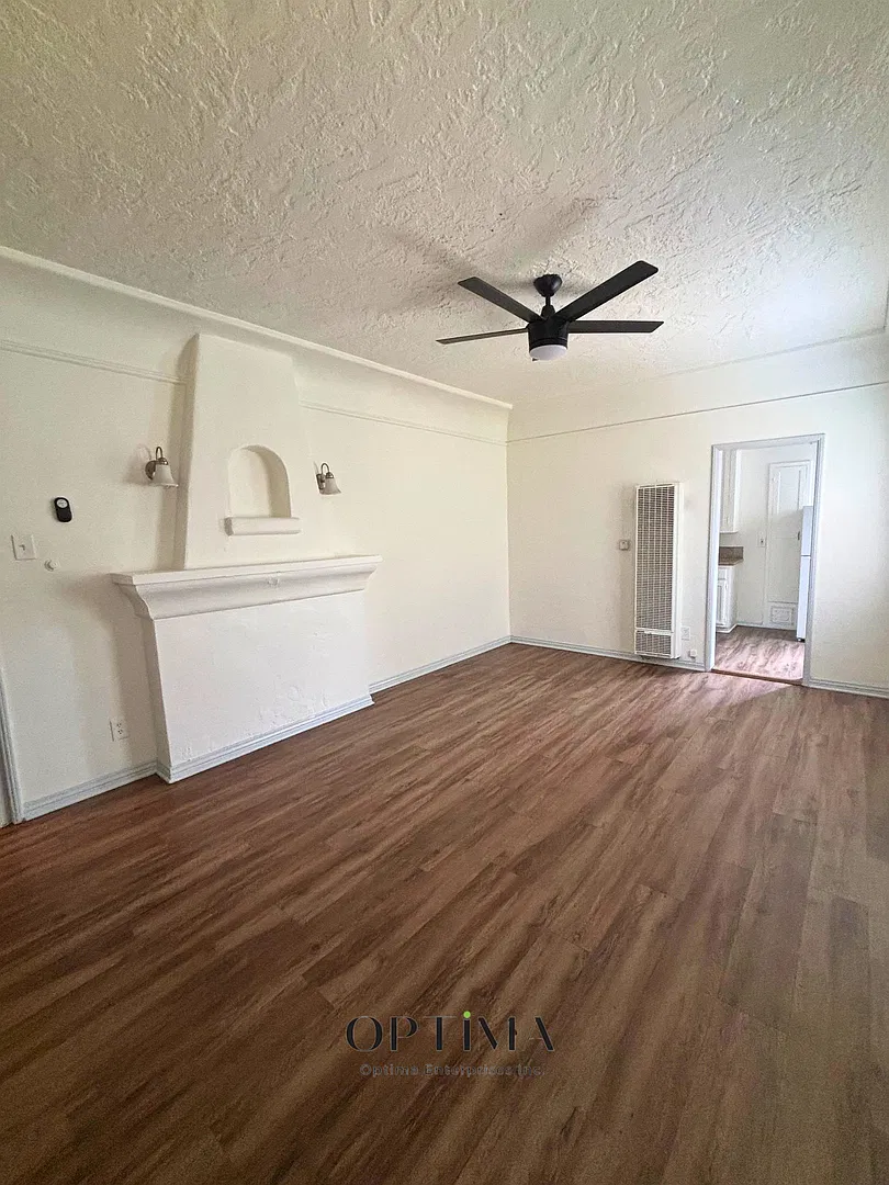 1217 Cedar Ave — Photo 2