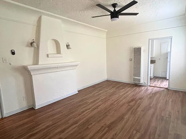 1217 Cedar Ave — Photo 9