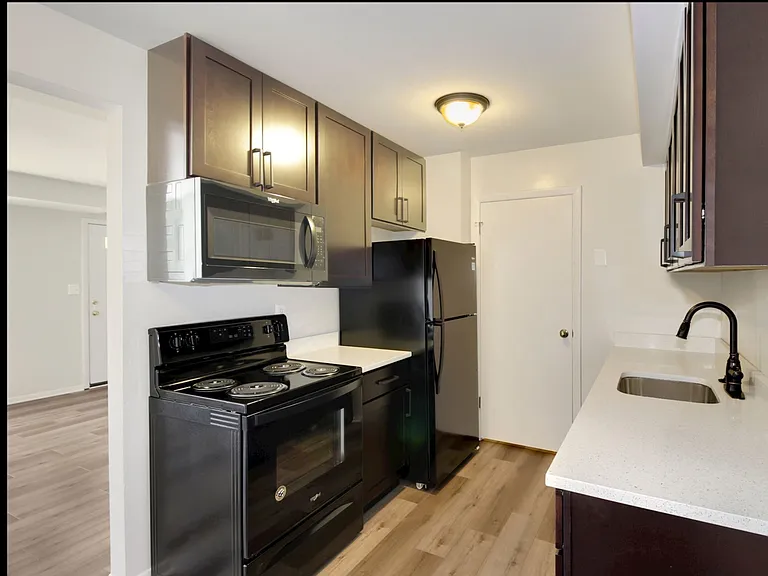 Upgraded Townhome - Kitchen