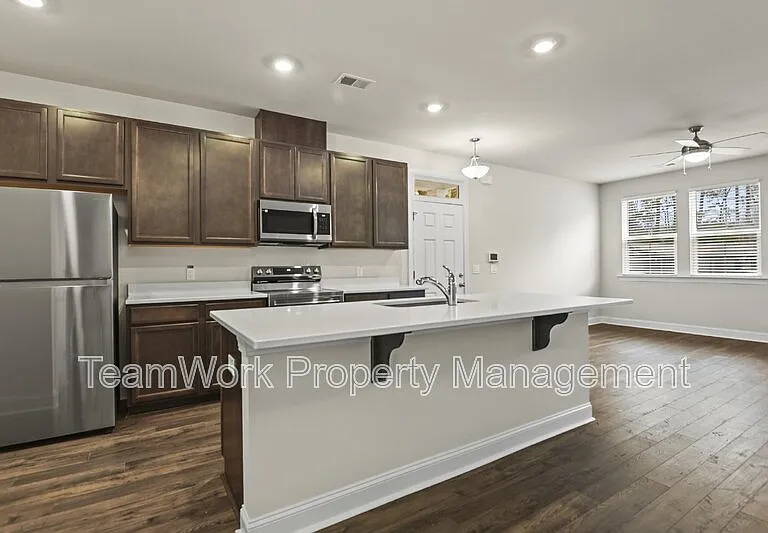 101 Langley Dr #D — Photo 10