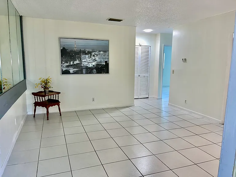 274 SW 9th St #1 — Photo 8