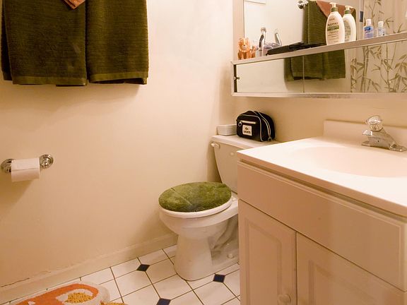5th image of 611 W Briar Pl APT 103