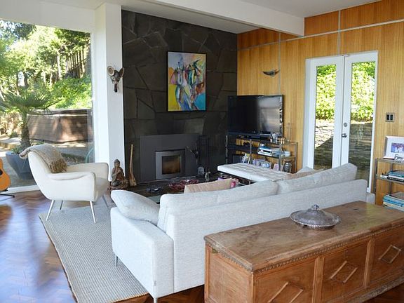 4th image of 15 Toyon Ln