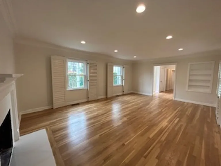 9750 Newman St — Photo 15