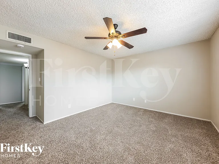 3730 W Hartford Ave — Photo 11