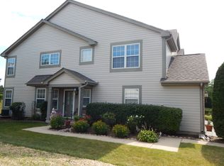 317 Poplar Ct, Lindenhurst, IL 60046