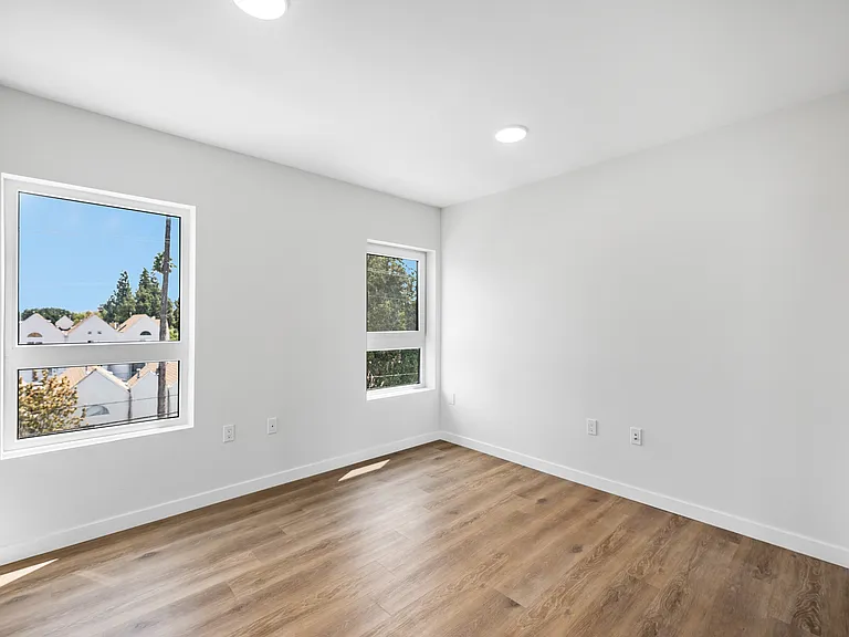 6363 Tyrone Ave #406 — Photo 9