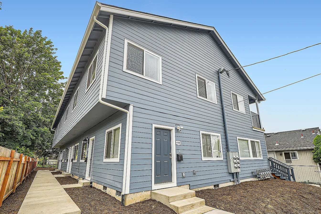 2 bed, 1.5 bath, 902 sqft, $1,700 — Photo 2