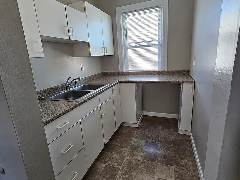64 Dearborn St — Photo 4