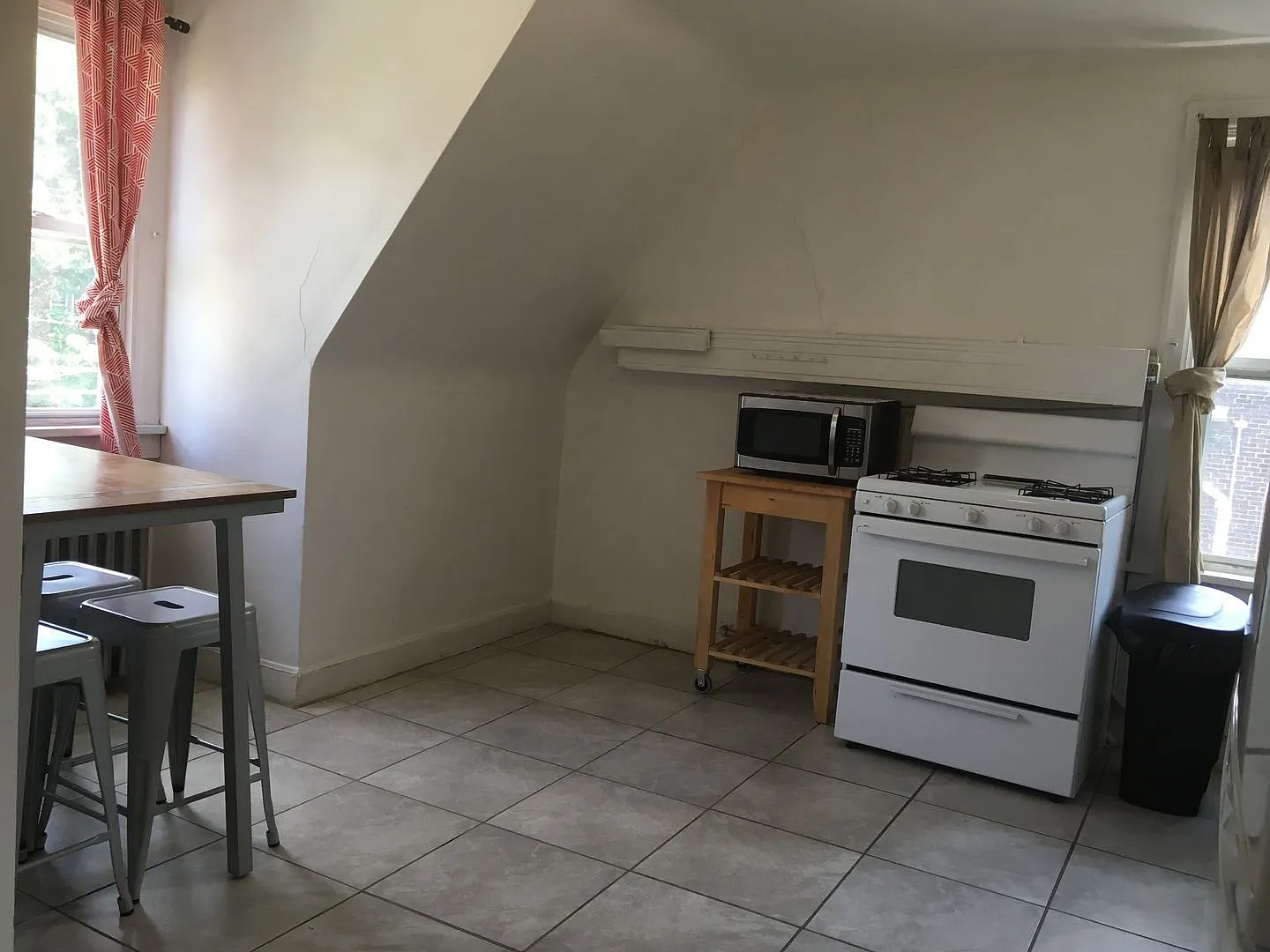 3 bed, 1.0 bath, $1,195 — Photo 3