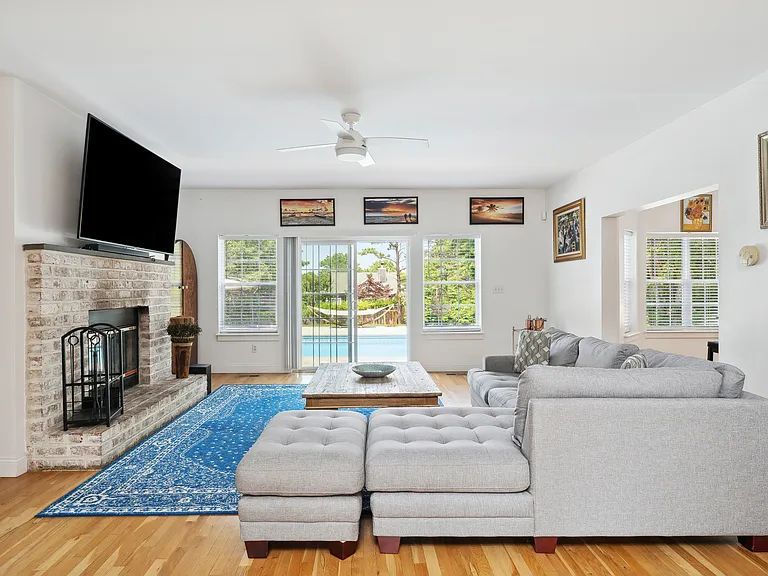 199 Shinnecock Hills Rd — Photo 9