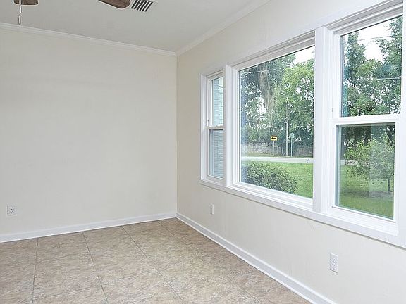 5th image of 1131 NW 25th Ave