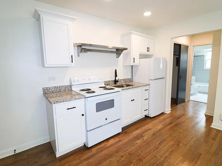5017 Madison Road — Photo 6