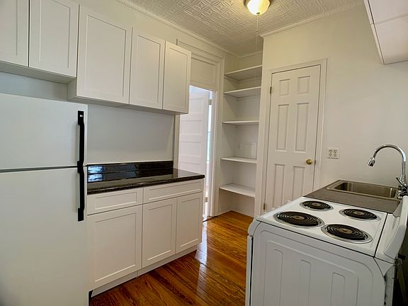 4th image of 191 Grand St APT 30