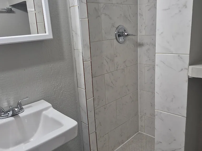 1402 S Main St #2E — Photo 5