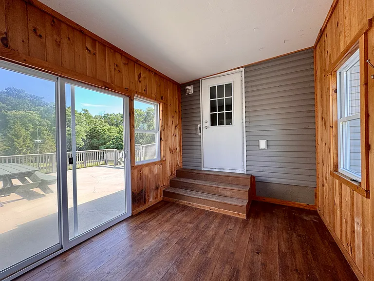 650 Bostwick Rd — Photo 16