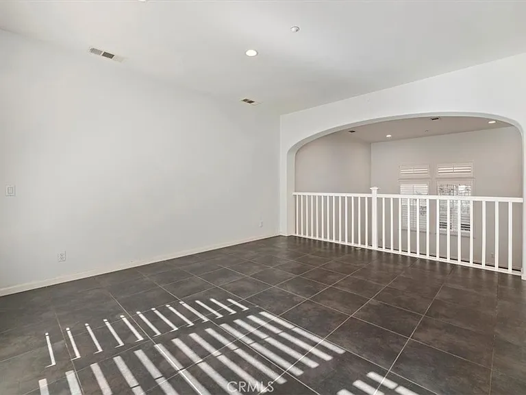 4433 Owens St — Photo 12