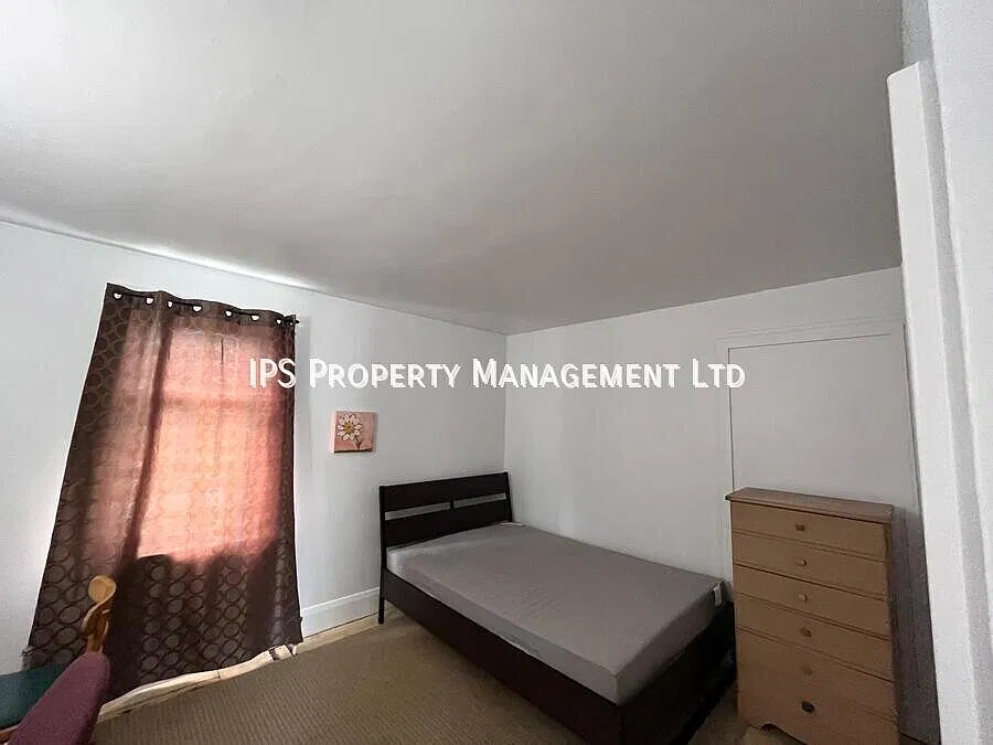 212 Herchimer avenue | 2700 All inclusive | 3 bd 1 bath — Photo 4