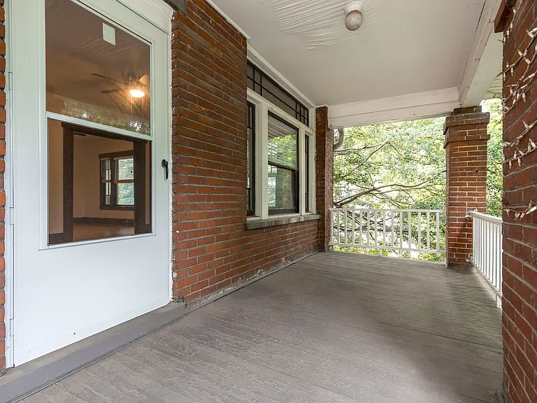 145 N Keats Ave — Photo 8