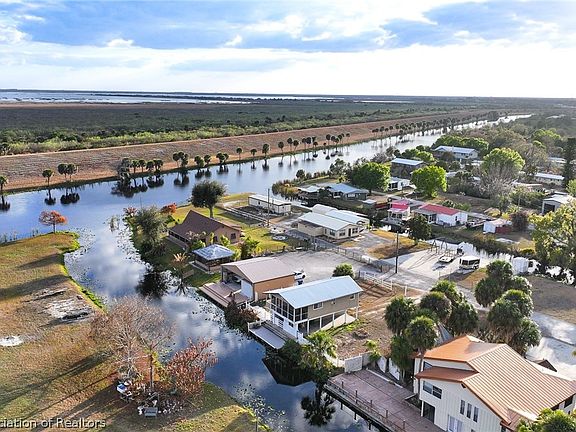 2nd image of 1041 Pine Way