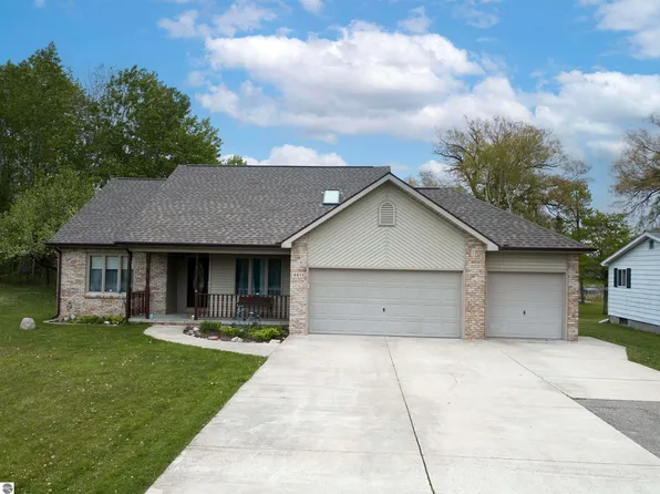 4611 Elm Dr, West Branch, MI 48661