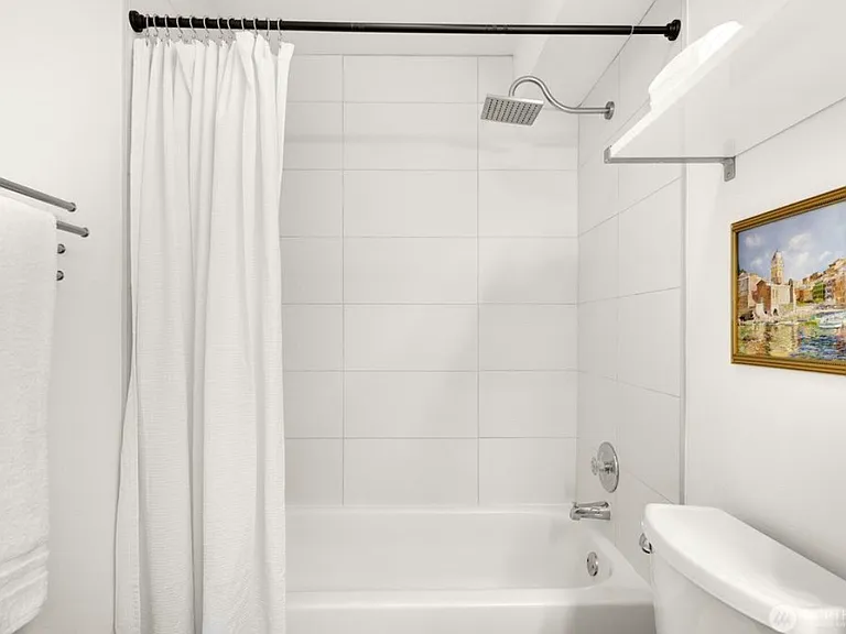 2250 NW 58th St #302 — Photo 17
